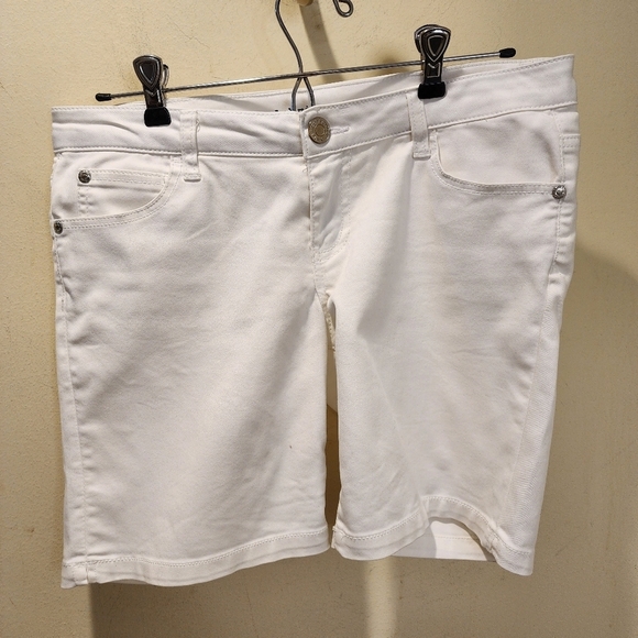 Celebrity Pink White Denim Mid Rise Shorts size 7 - Picture 1 of 8